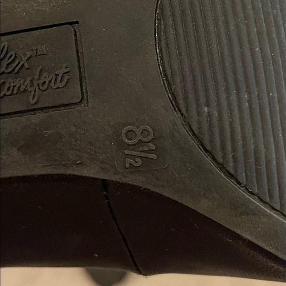 Dexflex Comfort Black High Heels with Silver Toned Hardware Size 8.5 - Picture 3 of 10